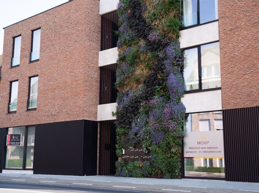 Op een uitstekende locatie in het centrum van Bonheiden bevindt zich dit bemeubeld BEN-appartement met 1 slaapkamer en terras. U bevindt zich hier vla