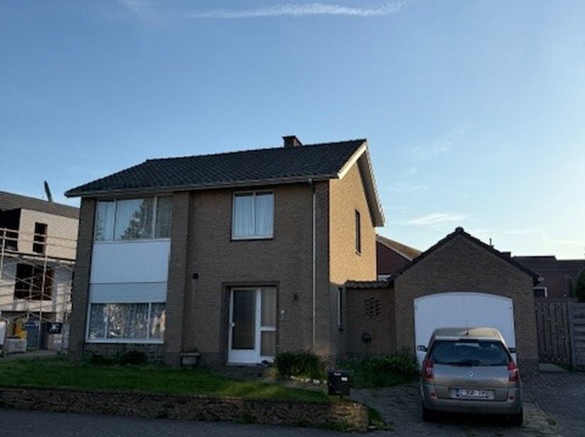 Zeer gunstig gelegen, karaktervolle eengezinswoning op een centrale locatie in het hart van Hamont.&lt;br /&gt;
Deze charmante woning biedt – na renovatie –