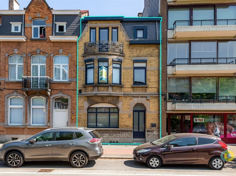In het hart van Vilvoorde, op een boogscheut van Brussel, vind je deze karaktervolle en verrassend ruime woning. Dankzij haar centrale ligging geniet