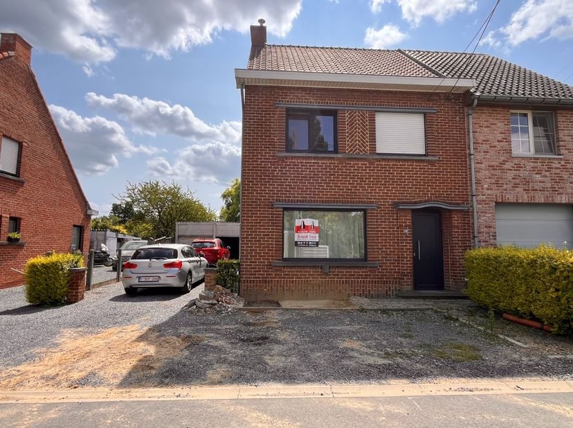 Adres: Zijptestraat 9, Anzegem&lt;br /&gt;
&lt;br /&gt;
Deze charmante en instapklare woning is beschikbaar vanaf 1 september 2025.&lt;br /&gt;
De woning werd recent vo