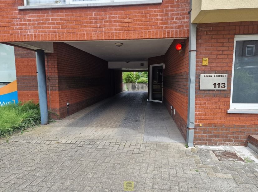 Garage à vendre
                    à 9300 Aalst