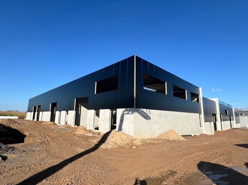 224,76m² nieuwbouw kmo-unit&lt;br /&gt;
Ligging: vlakbij N45 in Haaltert met vlotte verbinding naar E40&lt;br /&gt;
Specificaties: 1 automatische sectionale poort
