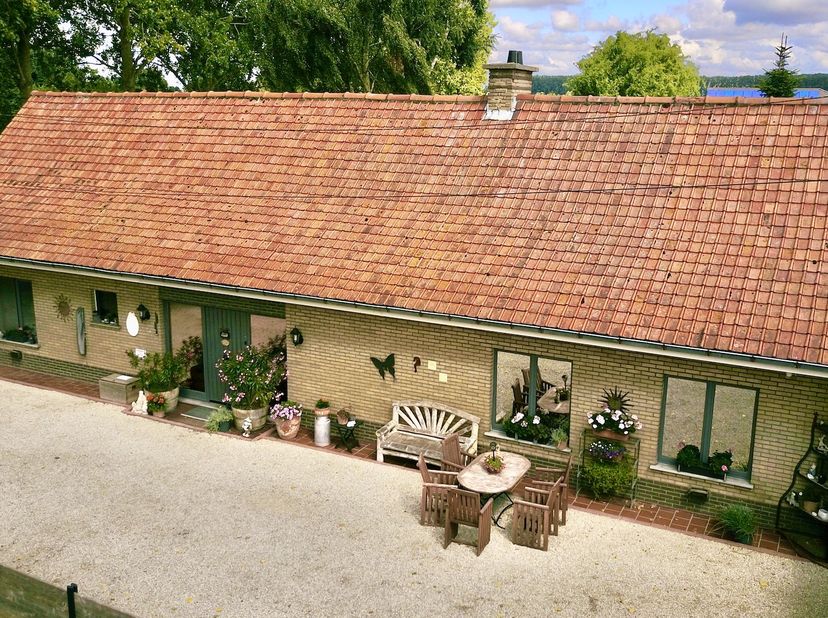 Ontdek dit prachtige huis gelegen in het rustige en landelijke Kaprijke, perfect voor wie op zoek is naar ruimte en rust. &lt;br /&gt;
&lt;br /&gt;
Deze woning be