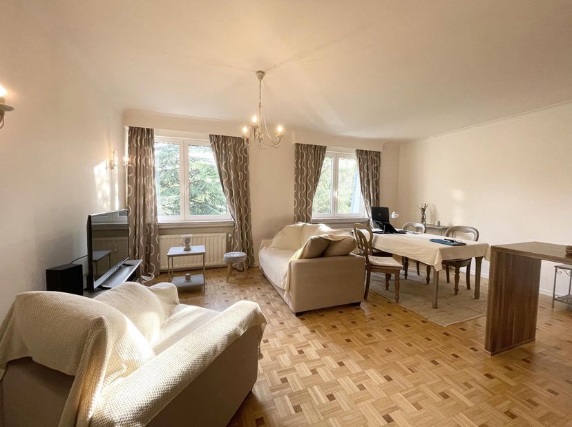 Appartement met 1 slaapkamer in uitstekende staat, ideaal gelegen nabij Stockel, Sainte Alix en Sportcity. Klein, goed onderhouden flatgebouw, gepants