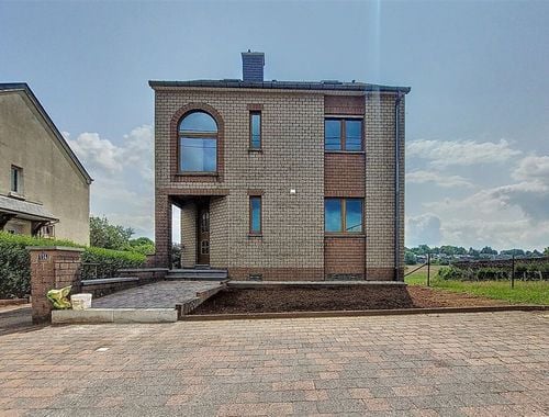                                         Maison à louer à Arlon, € 1.750
