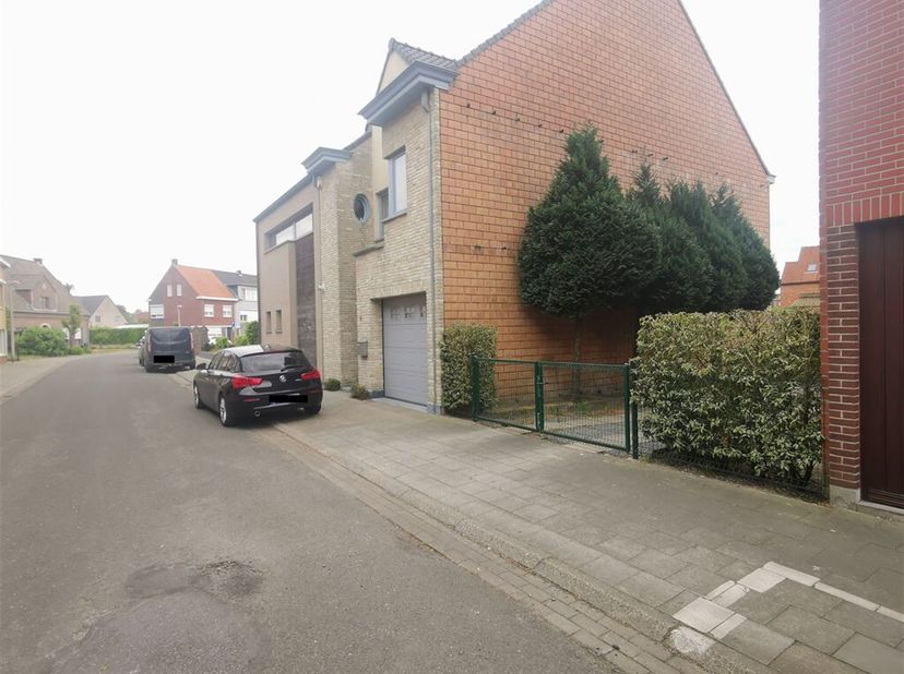 Goed gelegen bouwgrond met een oppervlakte van 194 m² gelegen in een aangename en rustige straat.&lt;br /&gt;
Op een boogscheut van de Clingse Bossen en het