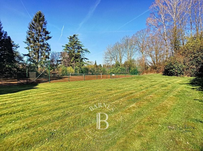 Uccle - A l&#039;orée du Bois de la Cambre, Barnes vous propose ce superbe terrain d&#039;environ 25 ares dans une localisation AAA très recherchée à Uccle.&lt;br