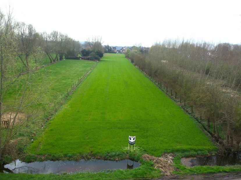 Zeer mooi en rustig gelegen bouwgrond met aansluitend een grote weide.&lt;br /&gt;
De gronden bevinden zich tussen de Moerwege en Broekelken, en zijn dus aa