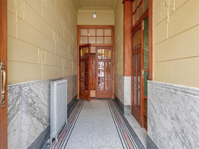 In het hart van Antwerpen, vlak achter het Groen Kwartier, bevindt zich een exclusief nieuwbouwproject &quot;De Confiserie&quot; dat historische charme en heden