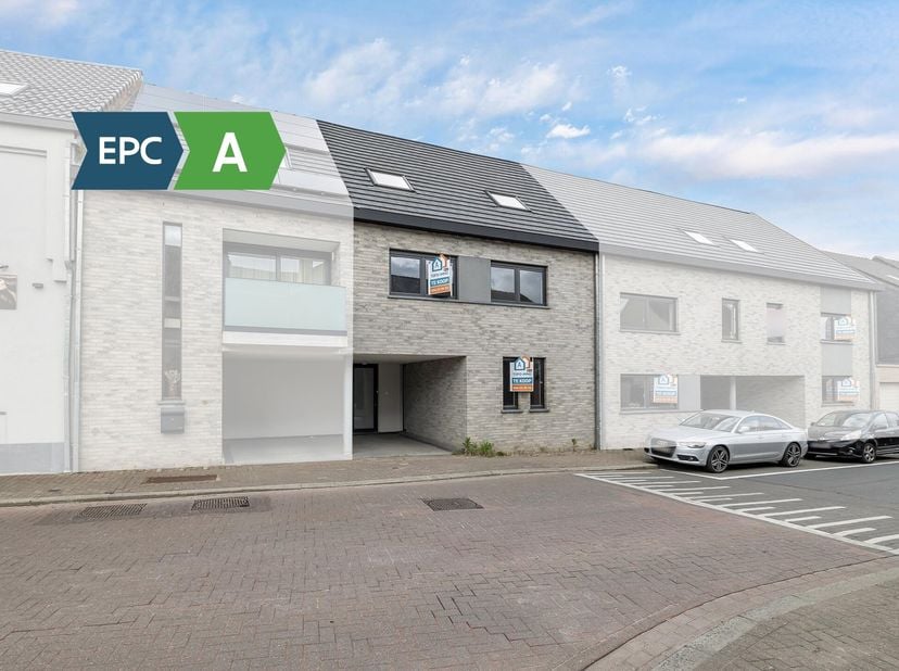 Veuillez répondre à l&#039;annonce. Nous vous contacterons !&lt;br /&gt;
Cette maison neuve finie, et oui, peinte par elle-même, est vraiment prête à être emména