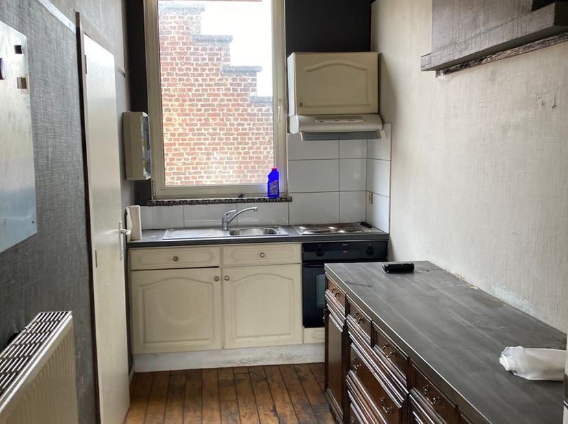 Opbrengstpand, vlakbij station van Haaltert. 4 studio&#039;s waarvan 2 op te frissen en 2 te renoveren.&lt;br /&gt;
Gelijkvloers studio voor en achter op verdiep