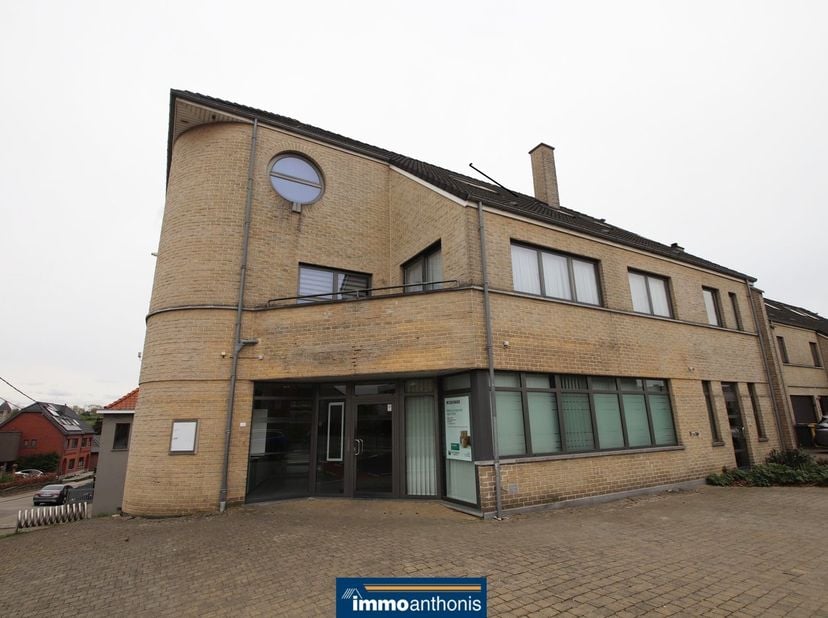 IN OPTIE - VERKOOPOVEREENKOMST IN OPMAAK&lt;br /&gt;
&lt;br /&gt;
----------&lt;br /&gt;
&lt;br /&gt;
Dit betreft een gelijkvloerse handels-/kantoorruimte (als deel van een a