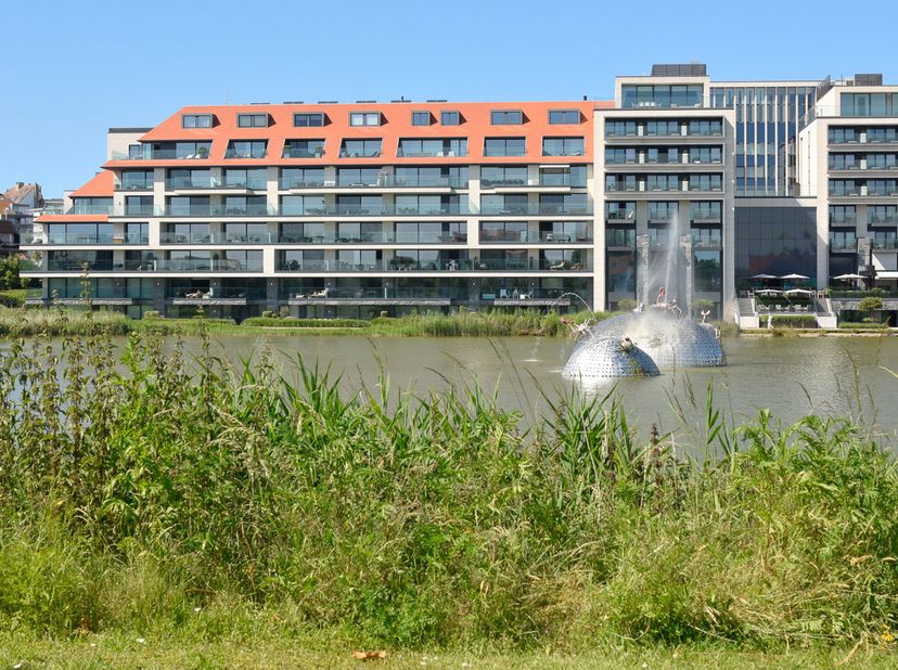 Uitzonderlijk appartement in de befaamde residentie &amp; hotel in La Rive - La Réserve, met uitzicht op het Zegemeer.&lt;br /&gt;
Dit uitzonderlijke appartemen