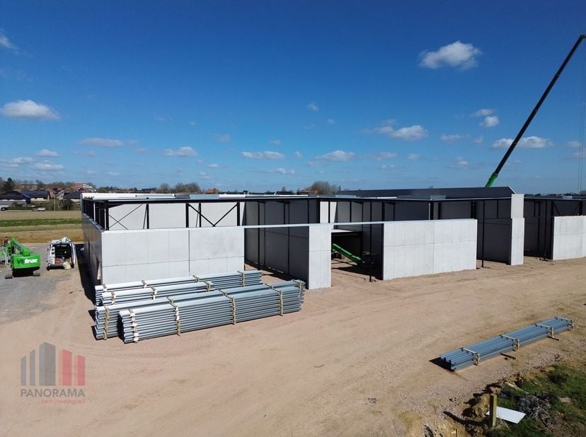 Nieuwe KMO-unit met een oppervlakte van 212 m². De nieuwe KMO-ontwikkeling &#039;THEA&#039; bestaat uit 22 casco KMO-units met oppervlaktes tussen 180 m² en 300