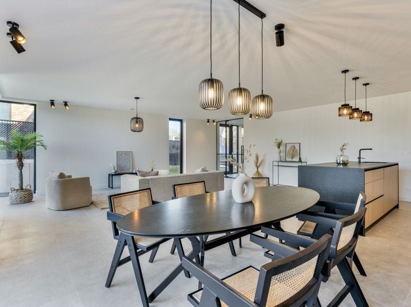 Nog tot 07/25 BTW aan 6% mogelijk.  Deze 2 mooie, instapklare en naar smaak af te werken woningen in halfopen bebouwing bevinden zich in Meldert, een