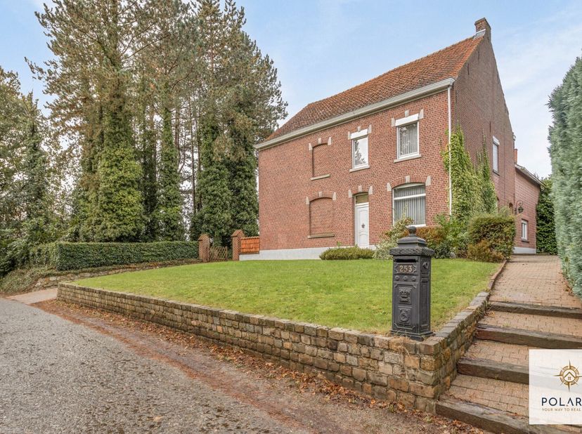 Authentieke hoeve, idyllisch gelegen in een prachtig landelijk gebied vlakbij het natuurdomein De Spicht.&lt;br /&gt;
Deze charmante hoeve biedt een zee van