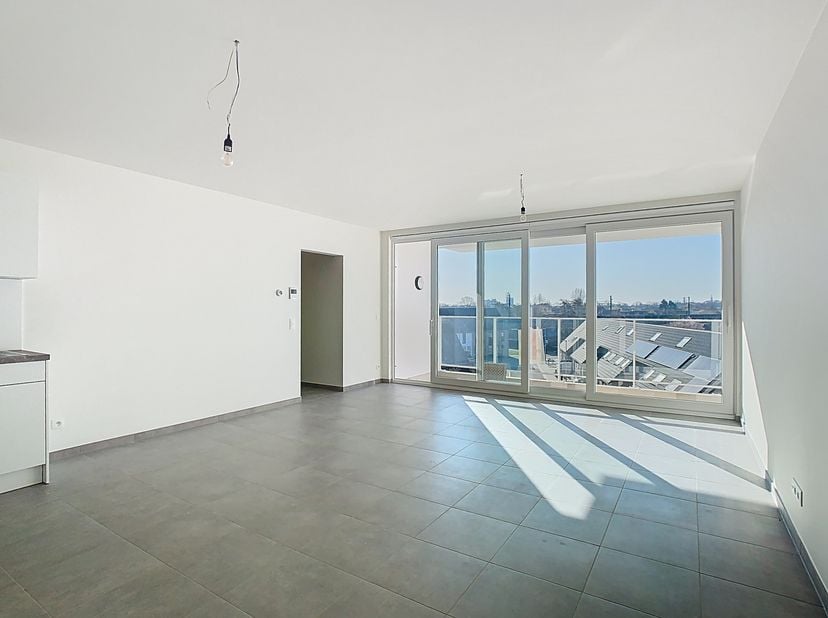 Appartement neuf situé au calme à louer à Bruges avec 1 chambre et terrasse orientée sud. L&#039;appartement bénéficie d&#039;un emplacement stratégique. Dans l