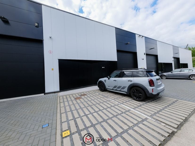 Te Huur: Bedrijfshal van 217 m² op AAA-locatie&lt;br /&gt;
&lt;br /&gt;
Bent u op zoek naar een strategisch gelegen Bedrijfshal / bedrijfsunit? Deze unit van 217
