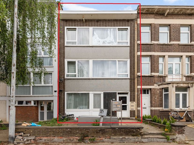 Opbrengsteigendom met 3 verhuurde units op centrale locatie !&lt;br /&gt;
Ligging: &lt;br /&gt;
Het eigendom is gunstig gelegen op de Boterlaarbaan te Deurne. Ver
