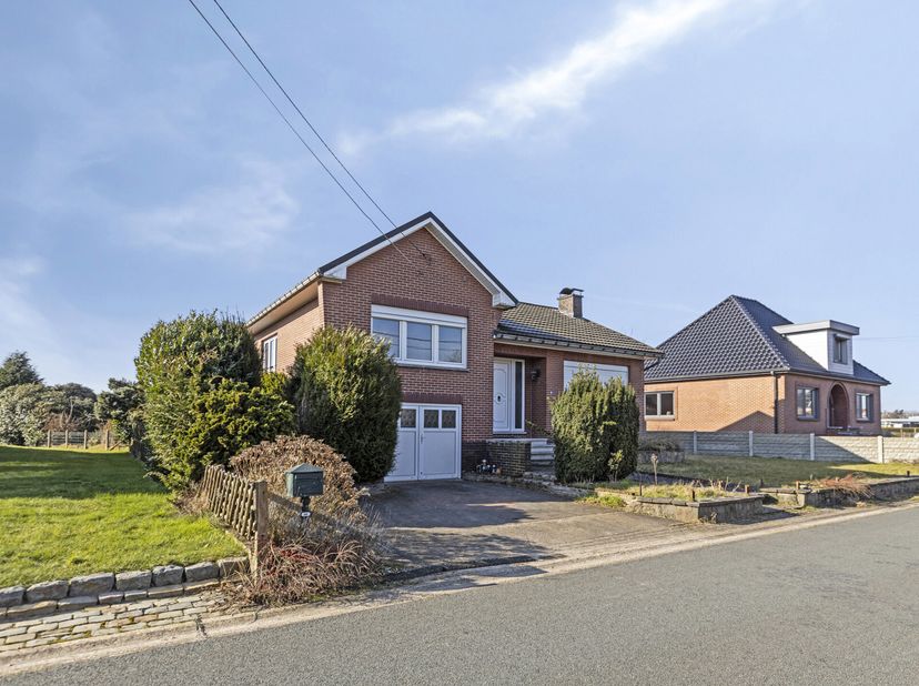 Ruime splitlevelwoning met groot perceel in Elen&lt;br /&gt;
Deze vrijstaande splitlevelwoning is prachtig gelegen in het charmante Elen, een dynamische dee