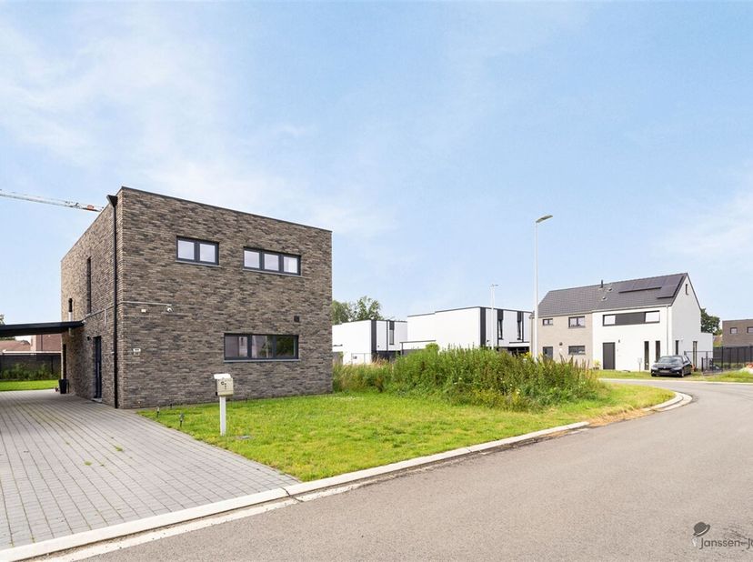 Cette maison jumelée 2021 à économie d&#039;énergie est la maison familiale idéale située dans un nouveau quartier résidentiel à Wijchmaal (Peer). &lt;br /&gt;
V