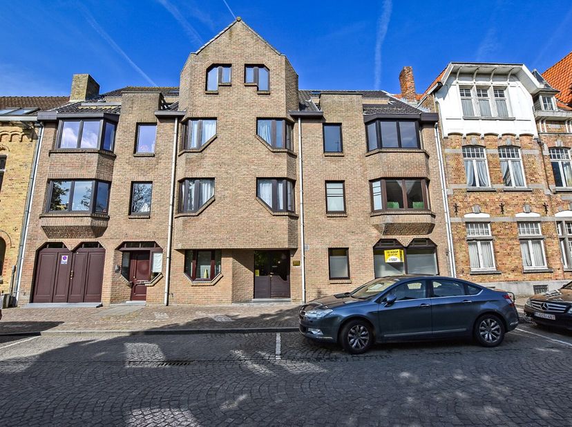 Ruim gelijkvloers appartement (127 m²) met tuin (30 m²) en 2 slaapkamers in hartje Nieuwpoort-stad&lt;br /&gt;
Dit lichtrijke en ruime appartement is ideaal