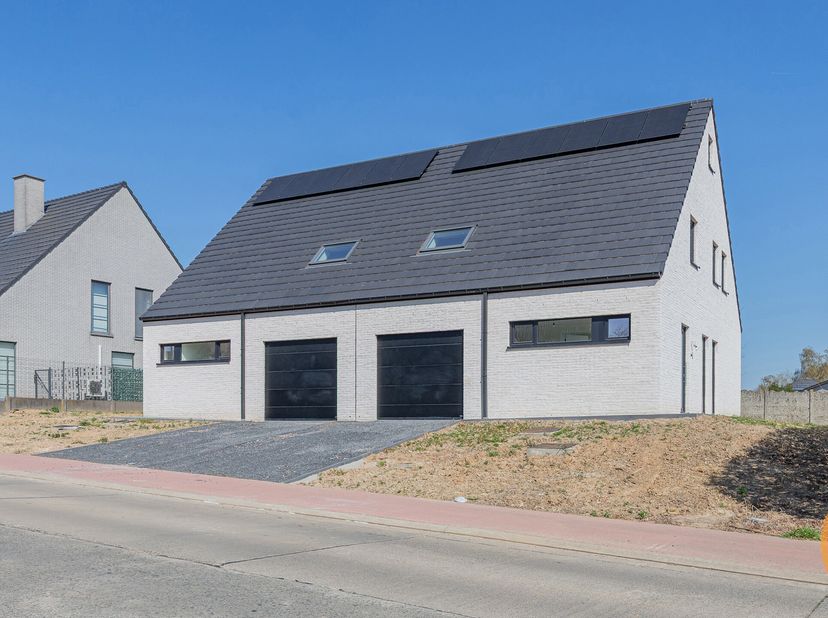 EERSTE BEZOEKDAG ZATERDAG 26 APRIL VAN 14U TOT 16U (enkel op afspraak!)&lt;br /&gt;
OPHASSELT - Deze prachtige nieuwbouwwoning in moderne, hedendaagse stijl