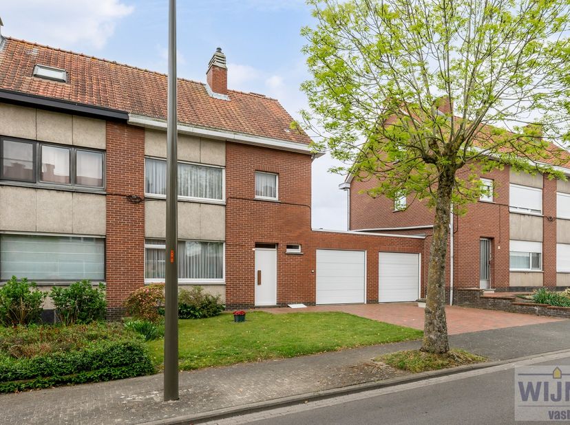 Welkom in deze charmante halfopen woning aan de rustige, groene Cecilialaan 6 in Leest! Gelegen in een nette, kindvriendelijke (speel)straat zonder do