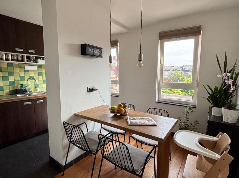 Welkom in ons gezellig appartement op een boogscheut van de Hasseltse kleine ring.&lt;br /&gt;
&lt;br /&gt;
Het appartement bestaat uit een inkomhal met ingebouwd