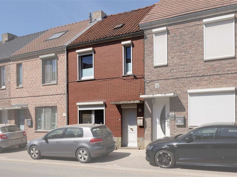 Charmante te renoveren rijwoning met vier slaapkamers nabij stadscentrum van Tongeren&lt;br /&gt;
Omgeving:&lt;br /&gt;
+ Op wandelafstand van het centrum &lt;br /&gt;