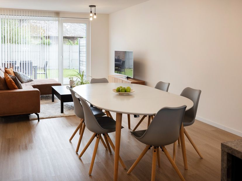 In de www.kloosterstraat9A.be in Kluizen/Evergem stellen we jou graag deze heel recente woning voor.  De woning werd nieuw gebouwd in 2024 maar wordt