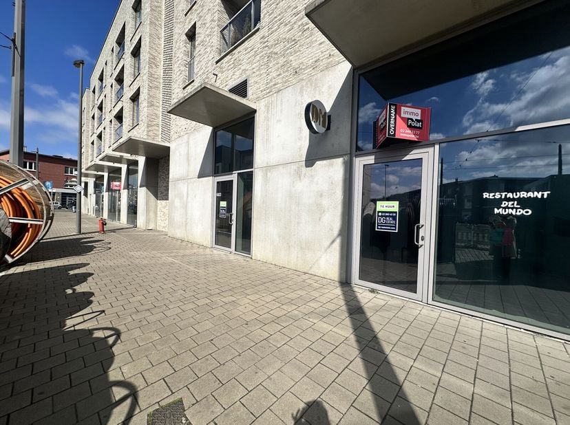Dit handelspand aan de Herentalsebaan in Deurne, nabij de grens met Borsbeek, heeft al een eerste aanzet gekregen voor de verbouwing tot een pizzeria.