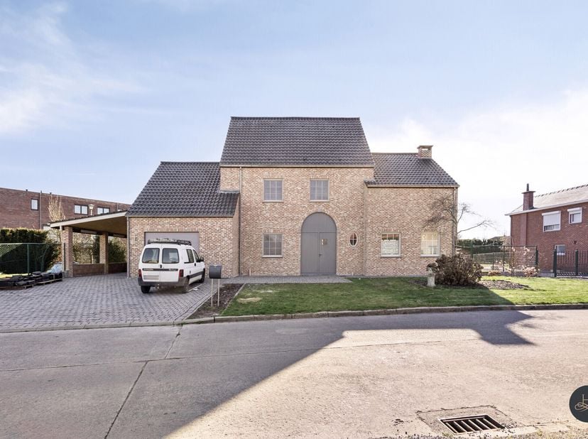 Meer info via 016/199 348 of stephanie.mottie@homixx.be&lt;br /&gt;
Deze knappe villa is gelegen in een rustige straat maar toch nabij winkels, scholen en o