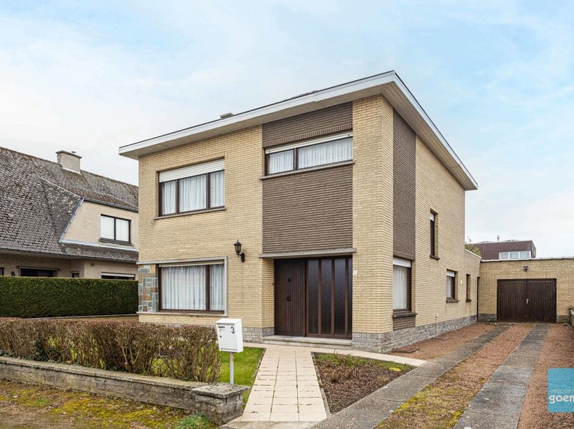 TE KOOP in LEDE - woning open bebouwing.&lt;br /&gt;
Deze mooie, ruime woning in hartje Lede biedt alles wat u nodig heeft. De woning is gelegen in een rust