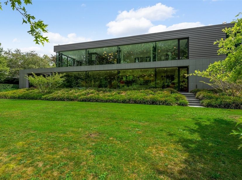 MALINES: Villa contemporaine impressionnante au bord de l&#039;eau et à la campagne sur 30.000 m² avec son propre espace bien-être, paddock et home cinéma.