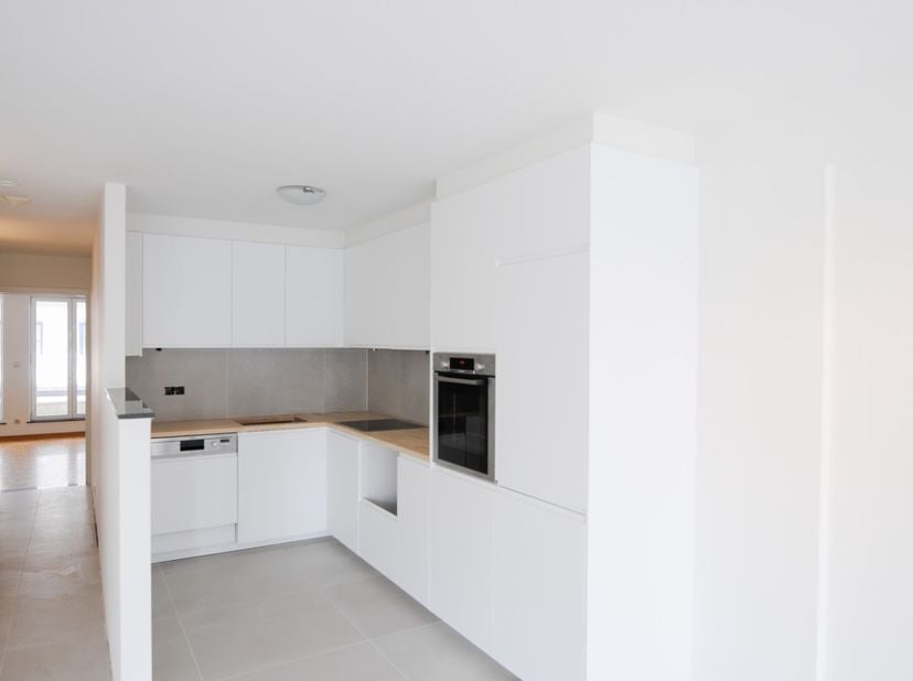 Gelegen aan het winkel wandel gedeelte van de Mechelsestraat en Vismarkt.  De mooie woonkamer geeft een mooi zicht op de Mechelsestraat. De open keuke