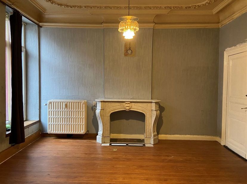 Spacieux appartement situé dans le centre de Verviers. Au 1er étage, il se compose d&#039;un hall d&#039;entrée, d&#039;un séjour, d&#039;une salle à manger, d&#039;une cuisin