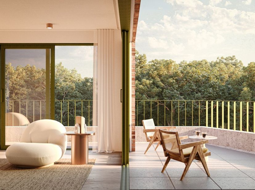 Dit hoekappartement bevindt zich op de bovenste verdieping, wat niet alleen ultieme privacy garandeert, maar ook zorgt voor natuurlijk licht vanuit 3