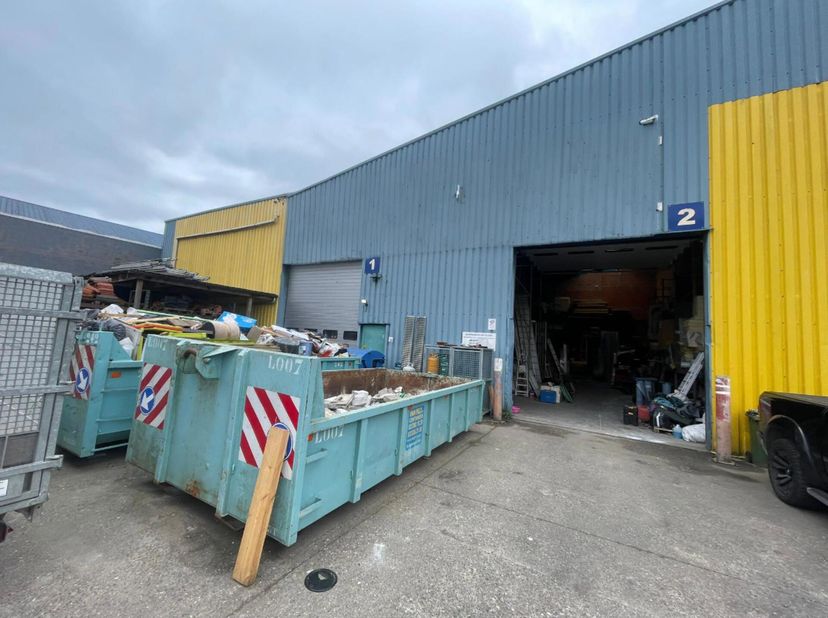 Bien professionnel à vendre
                    à 2100 Deurne