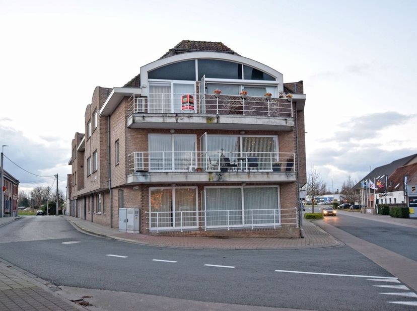 STAMPKOTSTRAAT 2 BUS 10 - OEKENE&lt;br /&gt;
Ben je op zoek naar een ruim appartement met een uitstekende ligging? Dit prachtige appartement in het centrum
