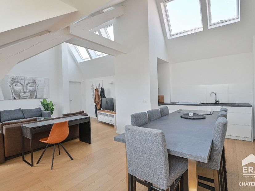 ERA CHATELAIN biedt u dit luxe appartement met prachtig potentieel, ideaal gelegen in de bekende en gewilde wijk Brugmann in Elsene, met een oppervlak