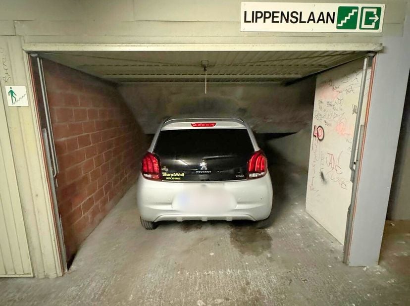 Garage à louer à la place Van Bunnen, facilement accescible. &lt;br /&gt;
Pas pour des grandes voitures. 2 extra débarras se louent avec le garage. &lt;br /&gt;
 