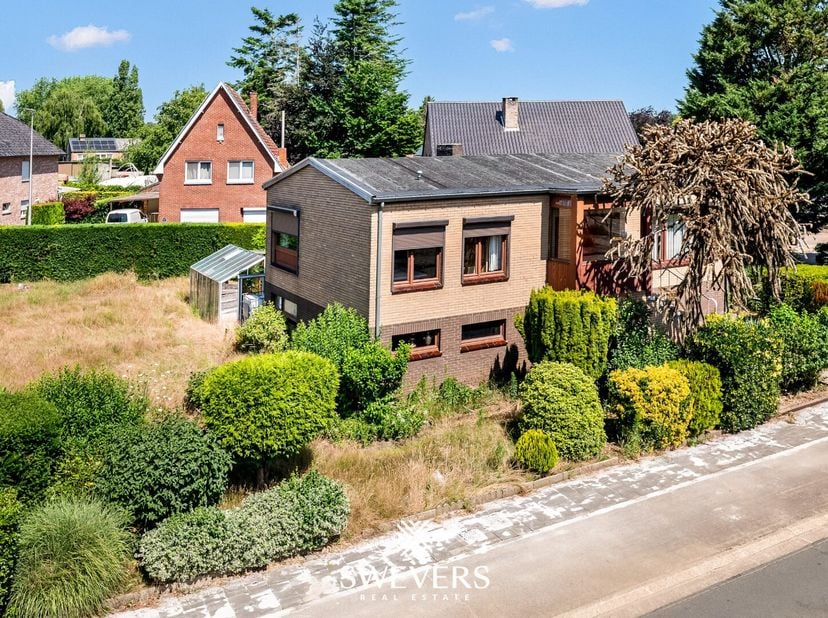 Voor meer info en fotos, surf naar www.swevers.be  Op een hoekperceel in een rustige woonwijk van Houthalen-Helchteren biedt deze vrijstaande woning u