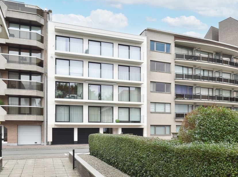 Charmant gemeubeld 1 slaapkamerappartement in de Jozef Nellenslaan op slechts 100 meter van de Zeedijk. Het appartement beschikt over een ruim terras