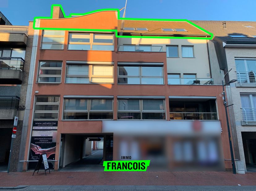 Dit charmante appartement, gelegen in het hart van Izegem, biedt een ideale woonlocatie voor wie houdt van comfort en nabijheid van alle voorzieningen