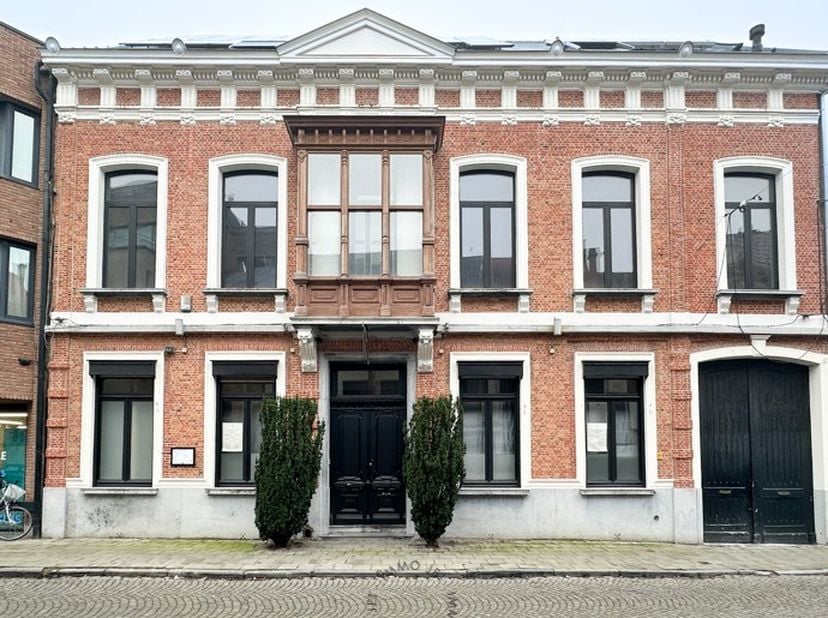 Bent u op zoek naar de perfecte locatie voor uw zaak?&lt;br /&gt;
Dit karaktervolle handelspand in het bruisende hart van Beveren biedt een unieke kans voor