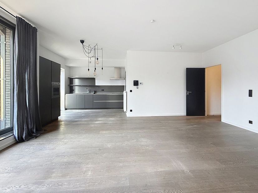 Fort-Jaco : Situé dans le quartier prisé du Fort-Jaco, ce bel appartement de 100 m² offre des espaces généreux et un confort optimal. Il se compose du