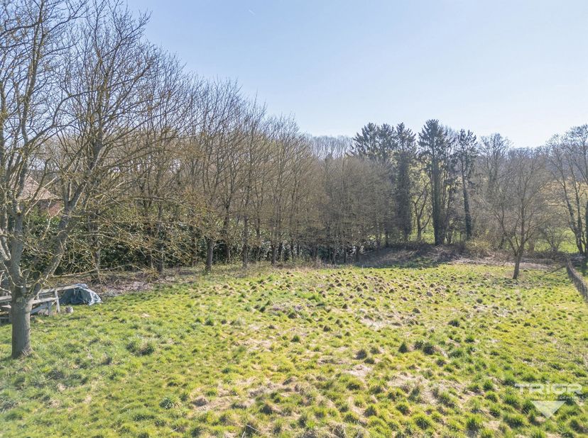 Opportunité rare : superbe parcelle de terrain à bâtir nichée sur les hauteurs de Maransart. Cet environnement résidentiel exclusif allie calme et pro