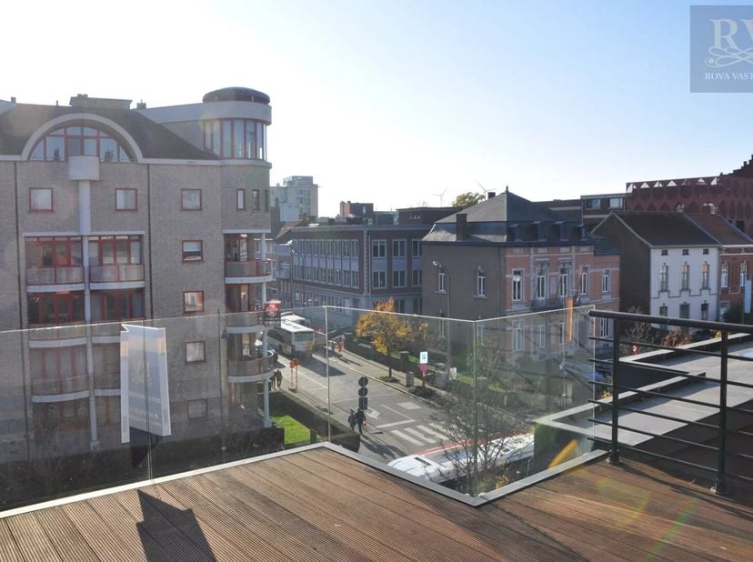 KNAP APPARTEMENT VAN 81M² MET ZONNIG TERRAS IN HASSELT CENTRUM MET ONDERGRONDSE PARKEERPLAATS&lt;br /&gt;
Op zoek naar een aangenaam en lichtrijk appartemen