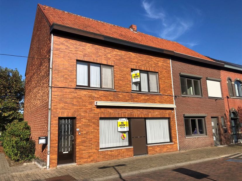 Het betreft een voormalig handelshuis op een perceel van 5 are 19 ca op een rustige locatie buiten het centrum van Hasselt.&lt;br /&gt;
In de rechtstreekse